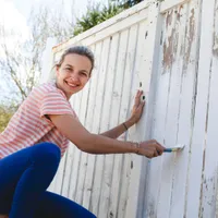 AMENDĂ de până la 5.000 lei pentru românii care stau la casă și au gard. Ce NU au voie să facă? - Foto: Freepik