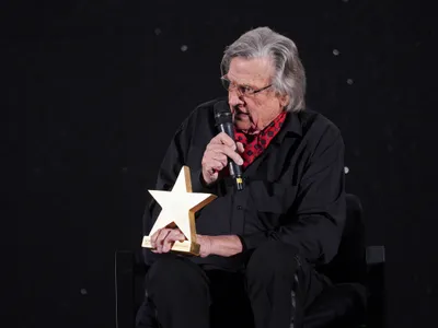Florin Piersic a primit o stea „TIFF Legends”. Actorul a făcut show pe scenă - Foto: INQUAM PHOTOS / Raul Stef