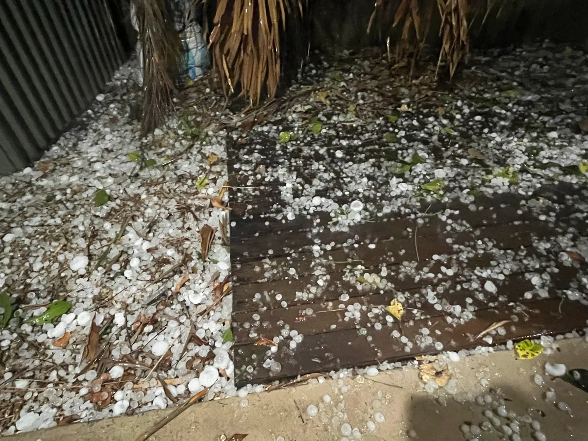 Grindină gigantică în Australia. 95.000 de locuințe din Queensland au rămas fără electricitate - Foto: X / @LogosVeritas369