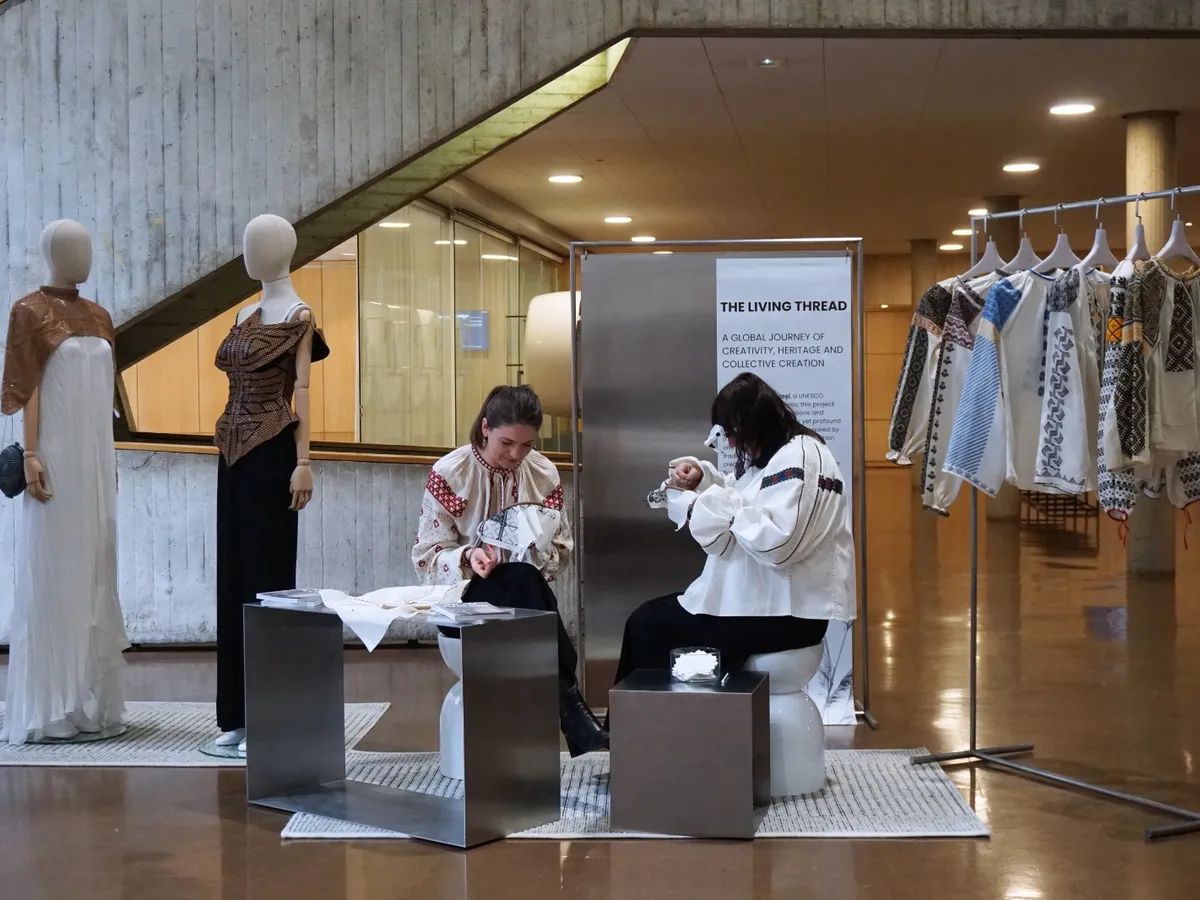 Ia cusută la Romanian Creative Week, prezentată în cadrul unui eveniment al UNESCO, la Paris - Foto: Romanian Creative Week