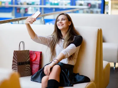 Femeie la aeroport - Foto: Freepik