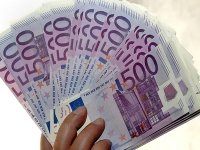 Cum a reușit o tânără să câștige 3.000 euro doar cu ajutorul unei aplicații. Nu a ieșit din casă - Foto: Profimedia