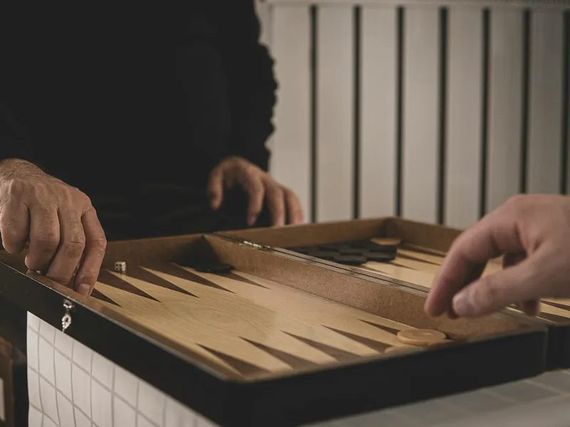 Cât de vechi este jocul de table practicat și de cuplul Ceaușescu - Foto: Pexels (cu rol ilustrativ)