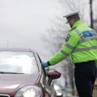 Polițiștii au izbucnit în râs când au văzut permisul de conducere al unui român. Un fals total - FOTO: Profimedia
