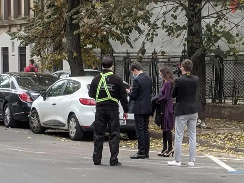 Nicușor Dan deține o rablă de Citroen BX de 2.500 €. Umblă cu un Renault Clio de 75 cai și 6.000 € - Foto: Facebook / Bogdan Jitea