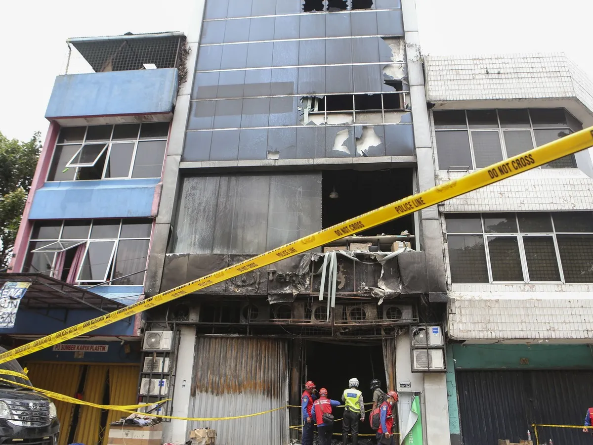 Bateria unei drone depozitate la parterul unui bloc a explodat. Cel puțin 22 de persoane și-au pierdut viața