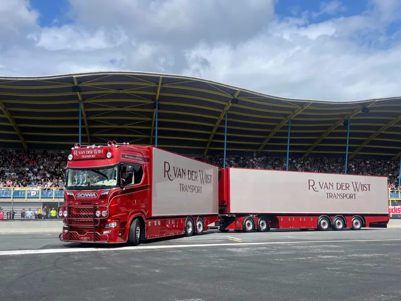 Un camion tunat la Arad a făcut senzație la Festivalul Truckstar 2025. E în stil egiptean - Foto: truckstar.nl