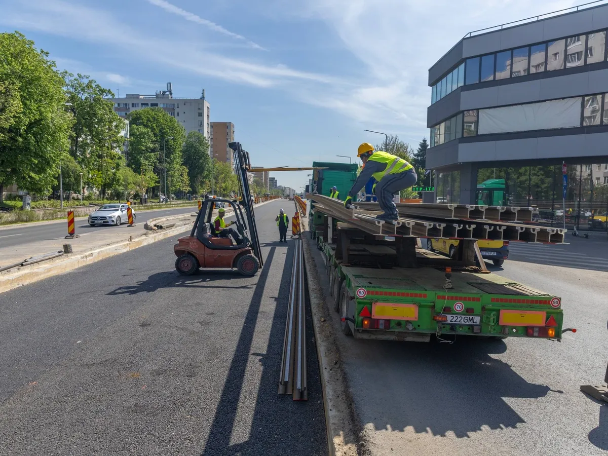 Prelungirea Ghencea intră în faza decisivă. Primele șine noi de tramvai din București montate după 30 de ani