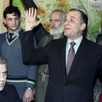 Ion Iliescu şi Gelu Voican Voiculescu sunt acuzaţi de săvârşirea unor infracţiuni contra umanității. / Foto: informateca.ro