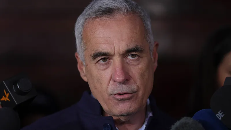 PARANOIA Călin Georgescu, baricadat în casă. Zice că-l vor ataca pe stradă. E în siguranță pe TikTok - Foto: Profimedia images