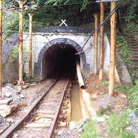 PĂRĂSIRE Una din gurile de mină ale Remin din Maramureș, în prezent abandonată