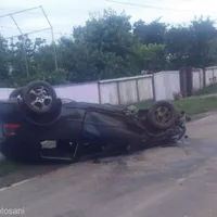 Un tânăr a condus băut și fără permis și s-a răsturnat cu mașina pe DJ 208 I: 3 răniți. / Foto: ISU Botoșani