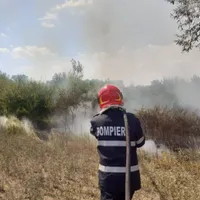 ISU Vâlcea: incendiul izbucnit ieri pe platforma Oltchim, încă nestins. Mai sunt 6 focare care ard - Foto: ISU Vlacea Facebook(imagine cu rol ilustrativ)