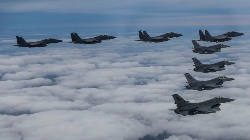 O țară NATO demarează operațiuni militare aeriene la frontiera cu Belarus. Care este scopul? - Foto: Profimedia images