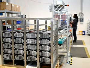Fotovoltaicele profită de o a doua viaţă bateriilor uzate provenite de la automobilele electrice - Foto: Profimedia Images (imagine cu rol ilustrativ)