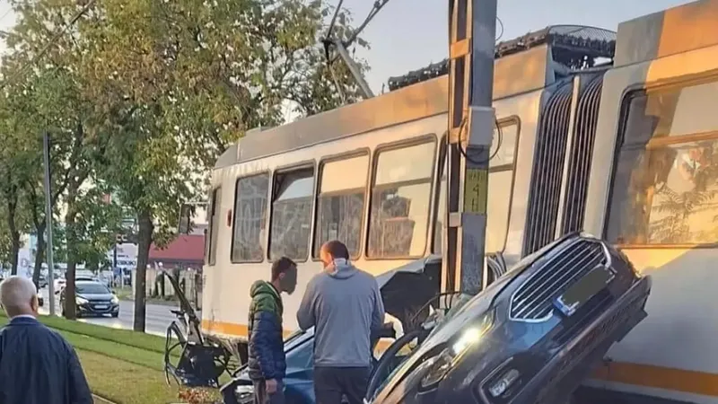 Un tramvai a lovit 5 mașini în Capitală. Vatmanul a fugit de la locul accidentului. Ce s-a întâmplat - Foto: Arhiva (imagine cu rol ilustrativ)