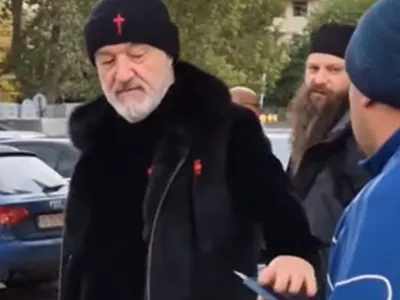 Gigi Becali a primit pe stradă Noul Testament și după câteva secunde a făcut un gest neașteptat