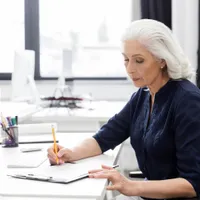 Pensionară la pensie - Foto: Freepik