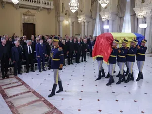 Ce a conţinut un pachet de pomană la înmormântarea lui Ion Iliescu şi cât a costat totul - Foto: INQUAM PHOTOS/George Călin