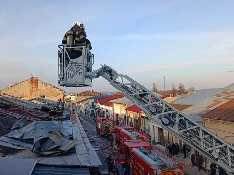 Incendiu devastator în România: 9 proprietăți afectate. Intervenție de amploare cu 43 de pompieri: FOTO - ISU Galați(imagine cu rol ilustrativ)