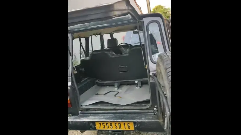 Cum arată un Aro 244 de 28 de ani al unui colonel din Franța - Foto: captură video