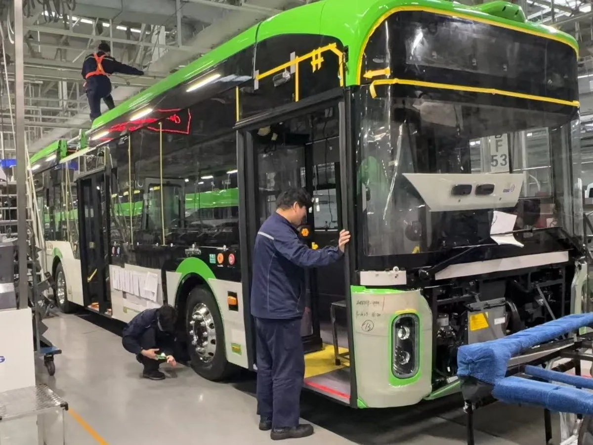 Troleibuz Yutong U12 pentru STB - Foto: Facebook / Stelian Bujduveanu