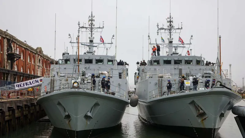 VIDEO Marea Britanie trimite 2 nave în Marea Neagră, unde Rusia a mobilizat zeci de drone. Ce atacă - Foto: Twitter