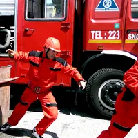 Pompierii au pătruns pe geam în cazul tânărului de 18 ani şi al mamei sale găsiţi morţi  / Constanta de Azi