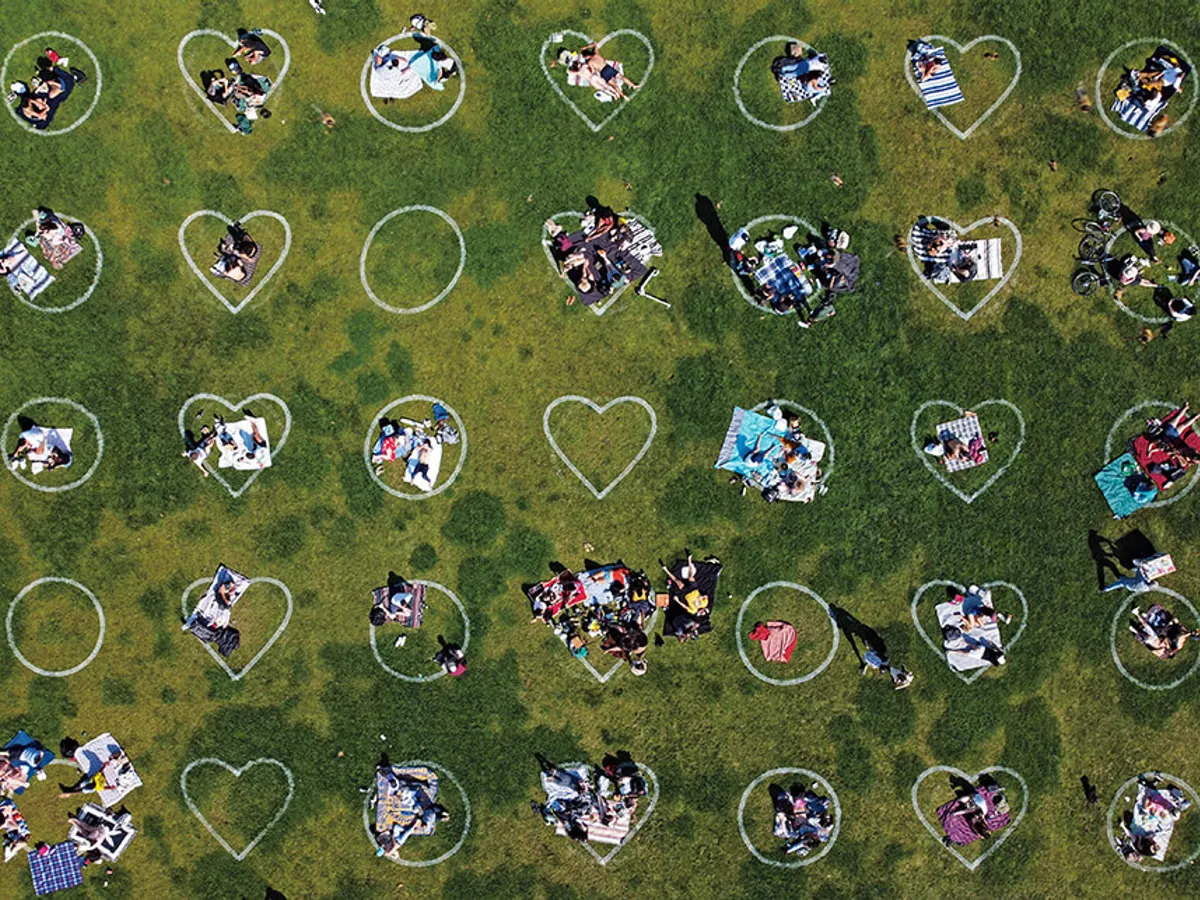 Distanțarea socială într-un parc din San Francisco