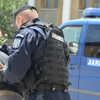 Un bărbat s-a stropit cu benzină şi a amenințat că își dă foc în fața Parchetului din Slobozia - Foto: Arhivă / imagine cu caracter ilustrativ