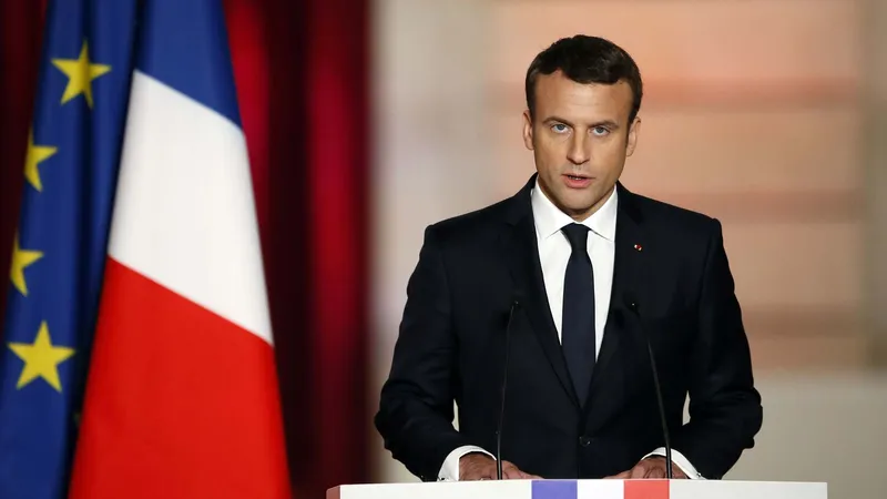 Emmanuel Macron le-a cerut liderilor musulmani să accepte o „cartă a valorilor republicane”/FOTO: britannica.com