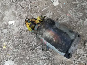 Explozia unei butelii verificată cu un chibrit aprins/Foto: arad news