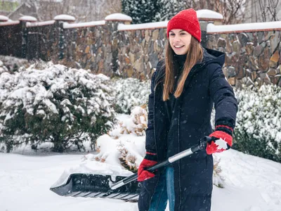 Ce amendă iau asociațiile de proprietari care nu curăță trotuarele din fața blocului. Au 24 de ore să o facă - Foto: Freepik (Imagine cu rol ilustrativ)