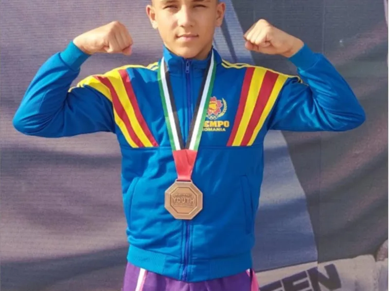 România are un puști-minune în MMA. Edwin Petrea, vicecampion Mondial la 14 ani - Foto: Facebook/Agenția Națională pentru Sport