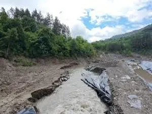 Mii de oameni din Mureș și Harghita au rămas fără apă. O cantitate mare de saramură a ajuns în râu Foto: captură video PROTV