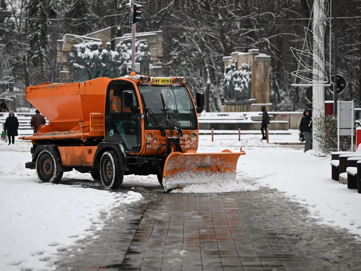 Recomandări în contextul vremii nefavorabile: Urmăriţi buletinele meteo și renunțați la drumuri neesenţiale