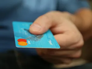 Cum vor primii salariile angajații din iunie: pe card sau în mână? Actul intră în vigoare în 2 zile Foto: Pexels (fotografie cu caracter ilustrativ)