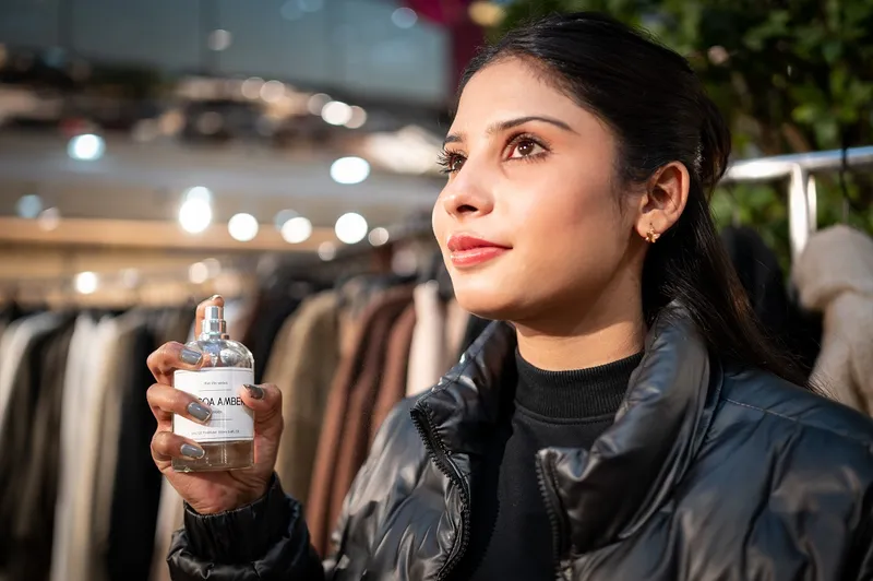 T&acirc;nără cu un parfum