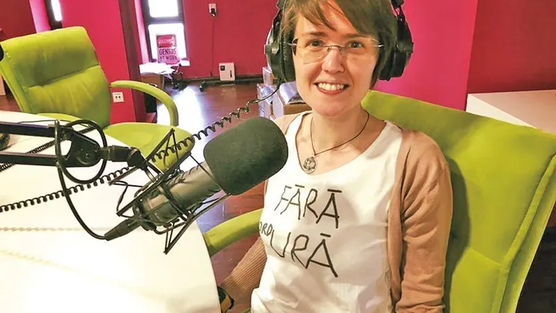 Activista Irina Zamfirescu îi ajută pe oamenii evacuați încă din 2013