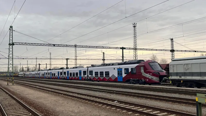 Cum arată primul tren electric cumpărat de România în ultimii 30 de ani. Vine spre București - Foto: Facebook