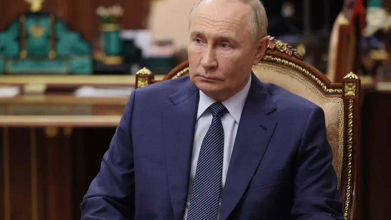 Putin, divinizat de Călin Georgescu, introduce mâncarea pe cartelă. Economiile rușilor, confiscate - Fot: Profimedia Images