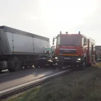 VIDEO Camionetă, strivită intenționat între două camioane conduse de tată și fiu. Șoferul a murit / antena3