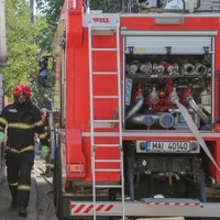 Pompieri se străduiesc să salveze două victime- Foto: FACEBOOK/ ISU