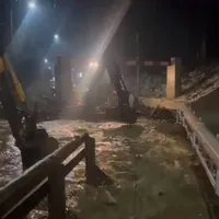 Două râuri s-au revărsat în Bistrița, mai multe case sub ape. E Cod Roșu de inundații - Foto: captură video