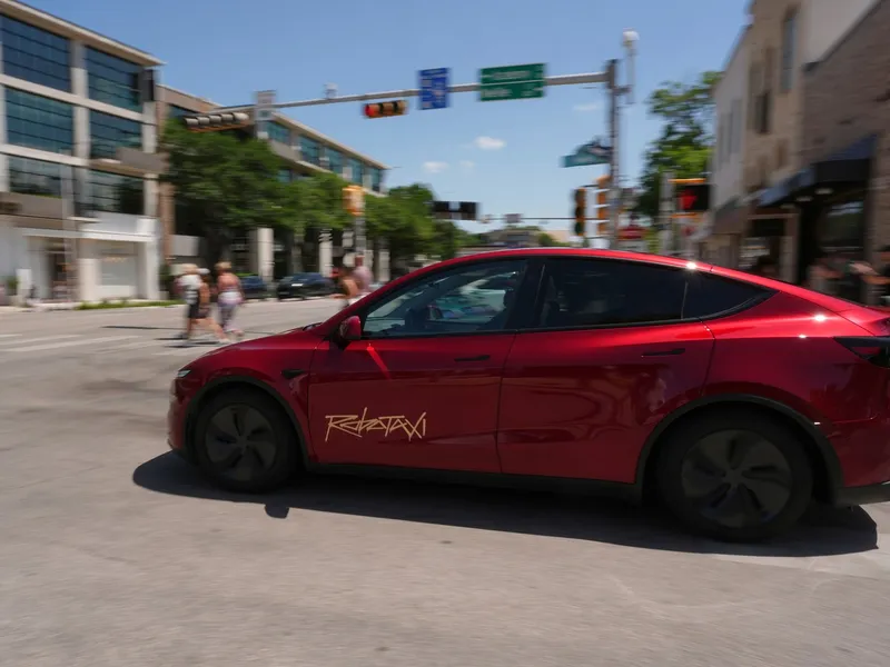 Tesla a lansat robotaxiul visat de Elon Musk. Dar, nu e 100% funcțional. Are nevoie de teleoperatori - Foto: Profimedia Images