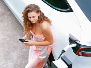 Cele mai eficiente mașini electrice, testate la 130 km/h pe autostradă. Nu multe merg peste 300 km - Foto: Freepik (Imagine cu rol ilustrativ)