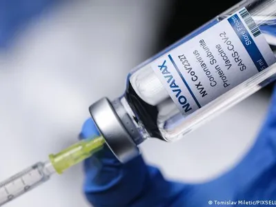 EMA a autorizat luni vaccinul anti-COVID-19 dezvoltat de compania americană Novavax/FOTO: dw.com