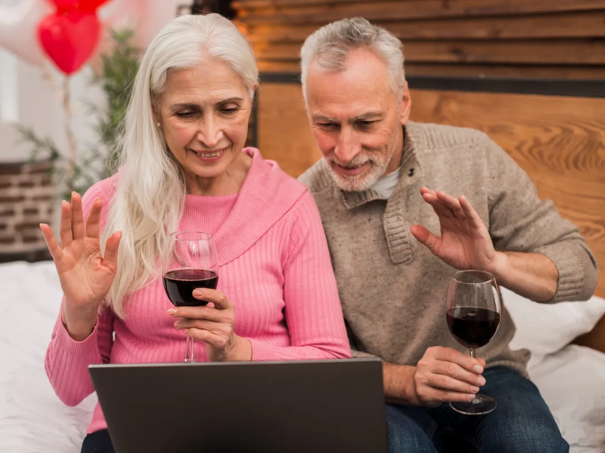 250 lei în plus la pensie sub forma unor tichete sociale. Care pensionari pot lua banii? - Foto: Freepik
