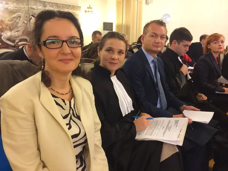 Romanița Iordache, avocata cuplului Coman-Hamilton, Iustina Ionescu, și Adrian Coman (FOTO: ACCEPT)