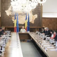 Dăncilă stă în capul mesei/FOTO: guv.ro